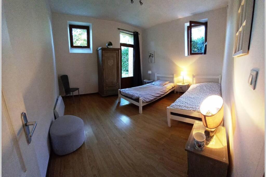Suite Dans Le Jardin Du Chateau Agonges Exterior photo